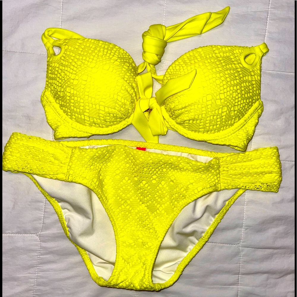 Victoria’s Secret’s Swimwear Push-Up